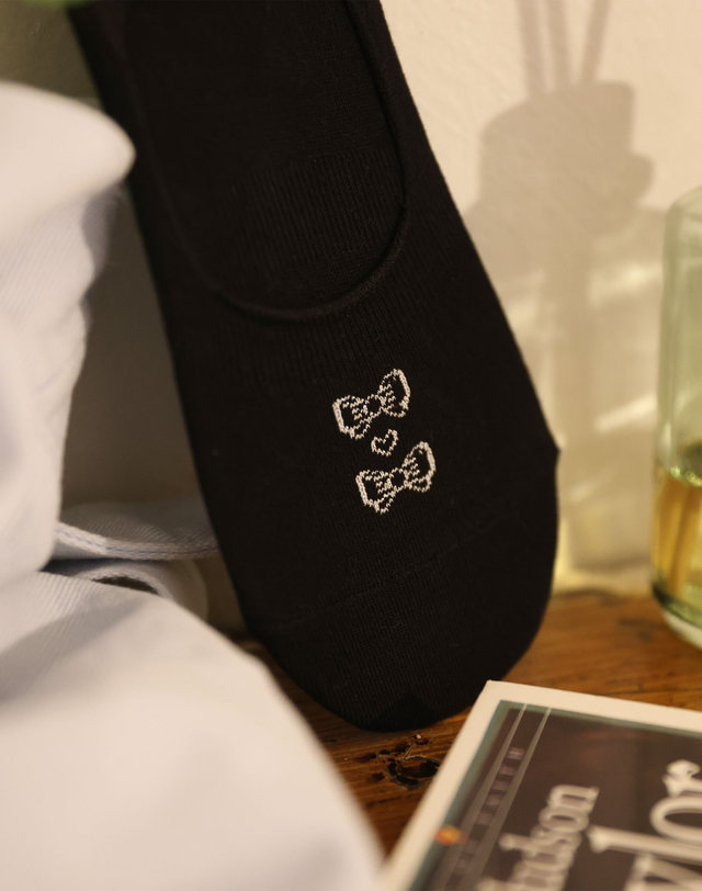 앤무오유 F02_LOVELY RIBBON FAKE SOCKS_black 착용컷