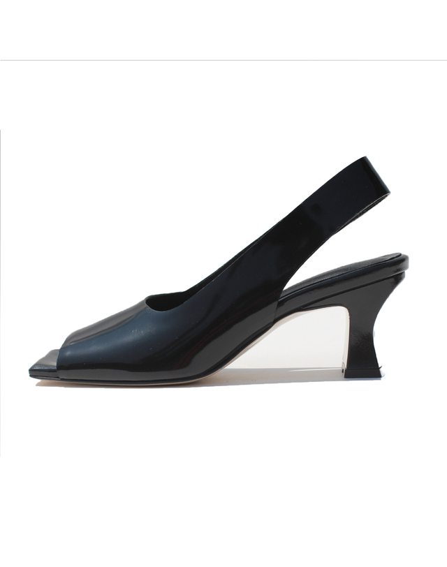 오슈디자인스 블랙 와이드 스퀘어토 슬링백 힐 6cm 블랙 착용컷