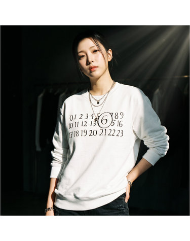바로배송(전사이즈)26시즌 메종마르지엘라 MM6 넘버링 프린팅 맨투맨 티셔츠 화이트 M61009