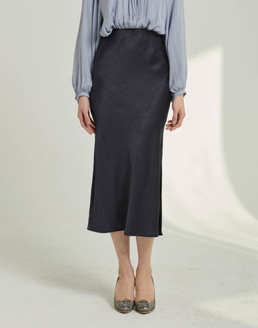 지젤 새틴 슬릿 스커트 Gisele Satin Side Slit Skirt-Navy