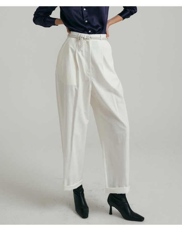 히비스커스 블룸 Tapered-fit Cotton Pants_Cream 블랙 착용컷