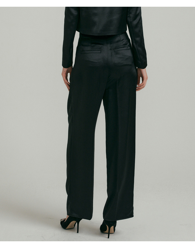 히비스커스 블룸 Straight-fit Satin Pants - Black 블랙 착용컷