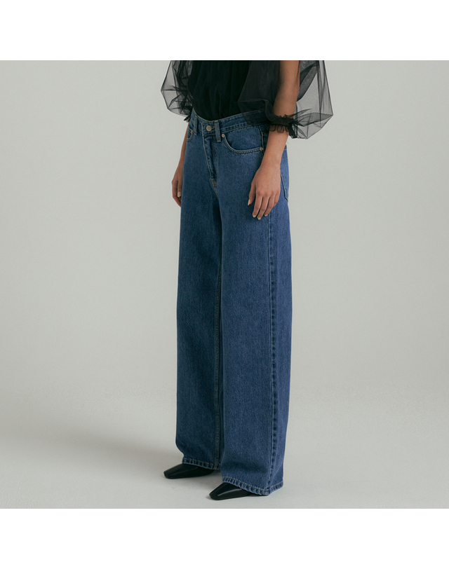 히비스커스 블룸 Wide fit Straight Denim - Blue Wash 착용컷