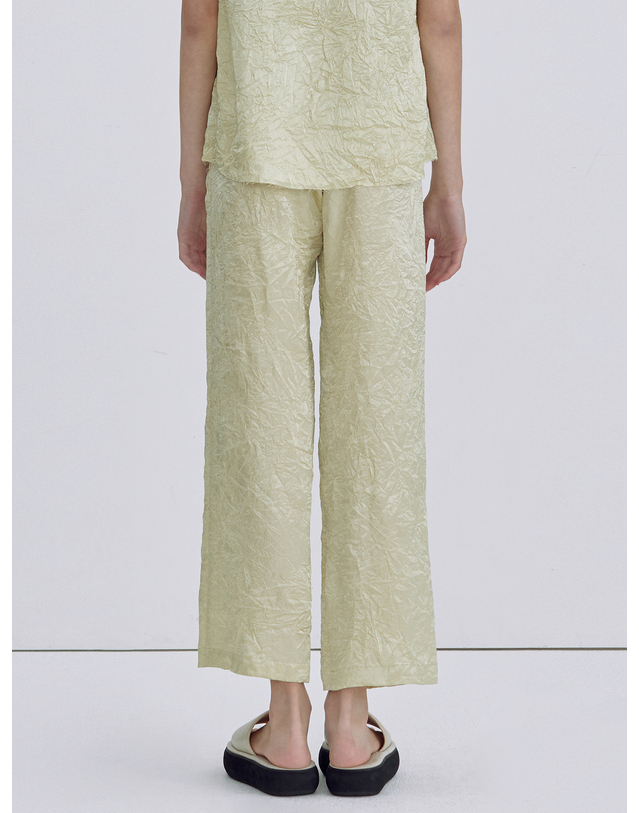 분더캄머 Wrinkle Glossy Pants_Light Green 골드 착용컷