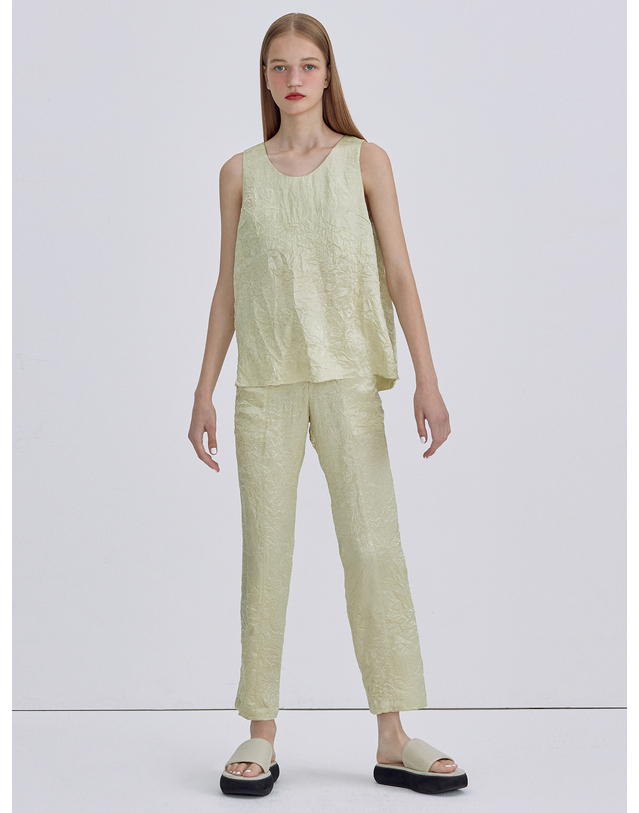 분더캄머 Wrinkle Glossy Pants_Light Green 골드 착용컷