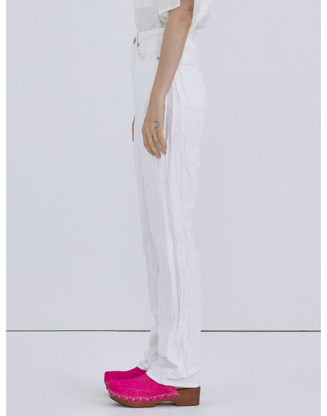 분더캄머 Wrinkle Denim Pants_Ivory 화이트 착용컷