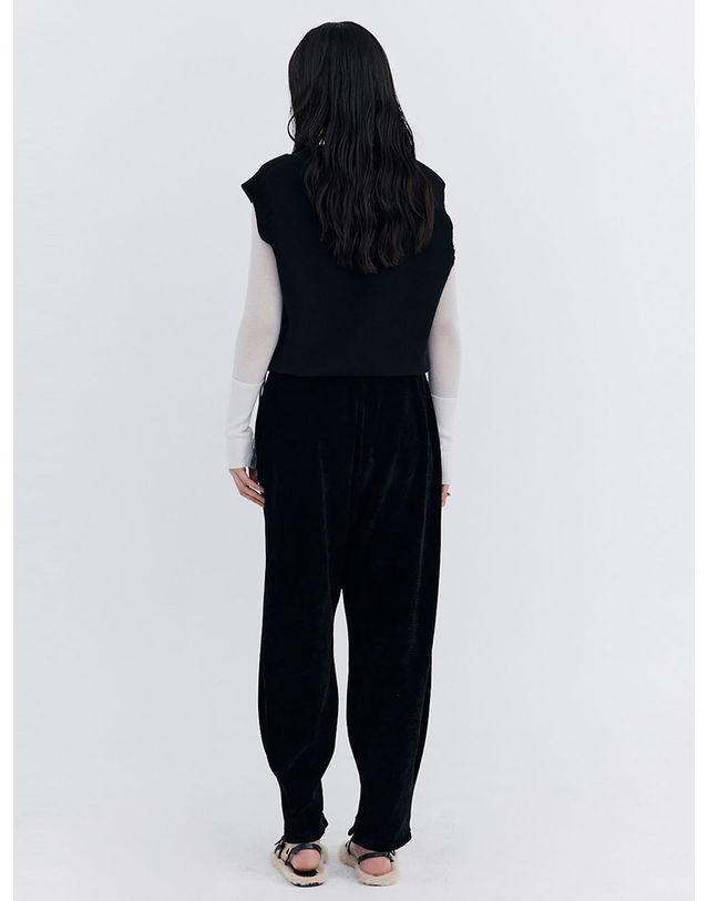 분더캄머 Damage Knit Vest_Black 착용컷