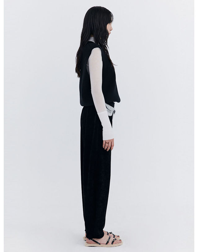 분더캄머 Damage Knit Vest_Black 착용컷
