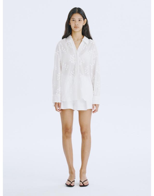 분더캄머 Applique Embroidery V-neck Shirts_White 착용컷