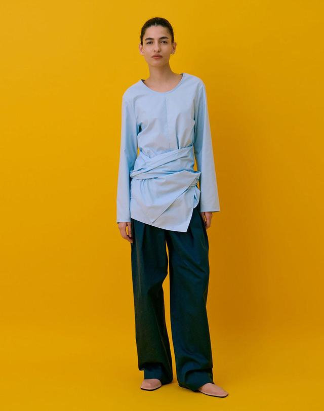 분더캄머 Drape Blouse_Light Blue 착용컷