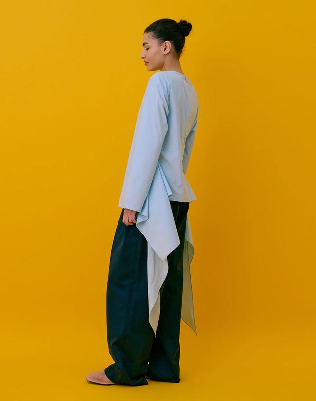 분더캄머 Drape Blouse_Light Blue 착용컷