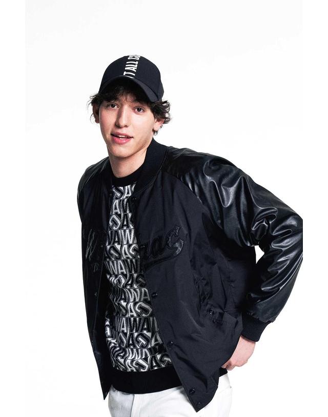 왁 [WAAC] Men Vegan Leather Varsity Jacket WMUAS25103BKX 착용컷
