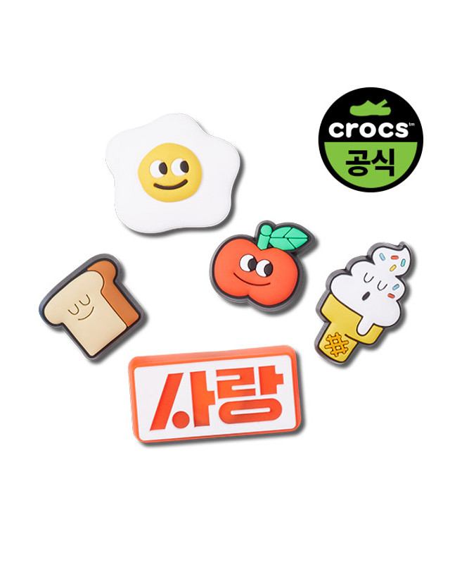 크록스 키즈 지비츠 YUMMY KOREA FOOD 5 PACK 착용컷