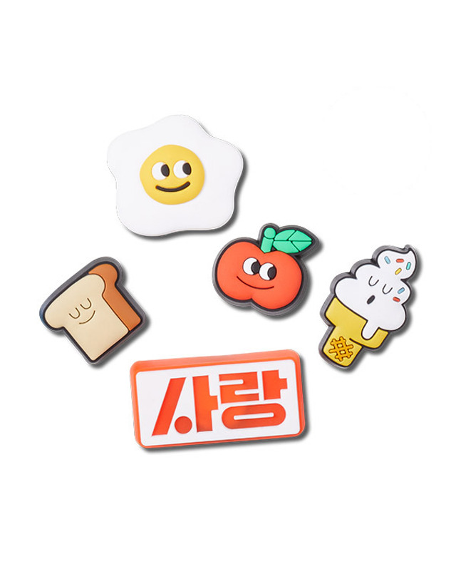 크록스 키즈 지비츠 YUMMY KOREA FOOD 5 PACK 착용컷
