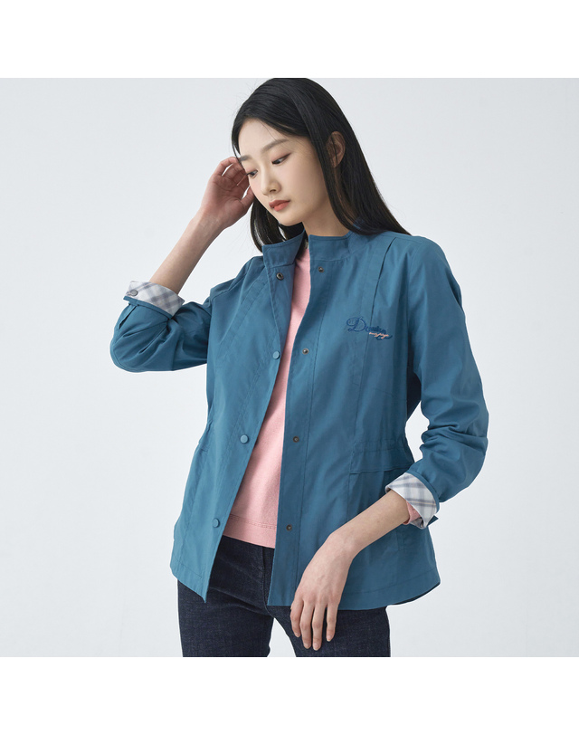 지센 [24SS] 여성 밴드넥 사파리형 코트 LCCAO221_BL 착용컷