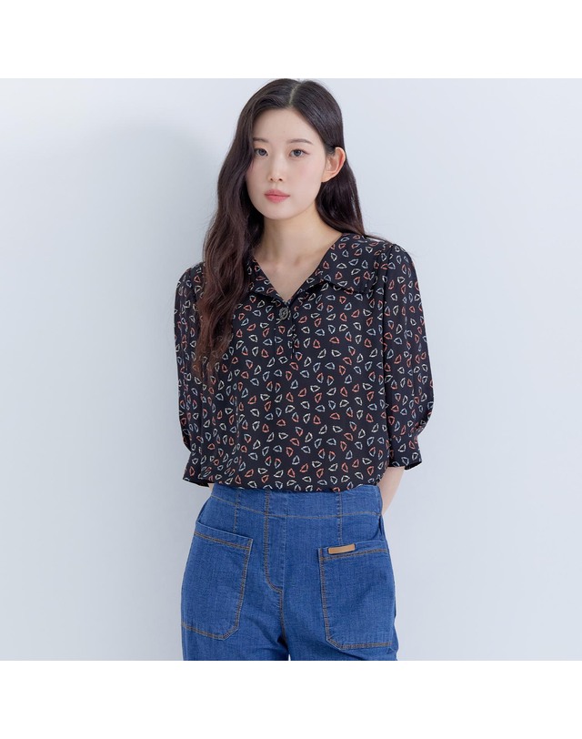 지센 도트 변형 이중 와이드 카라 블라우스 LFWSO806_BK 착용컷