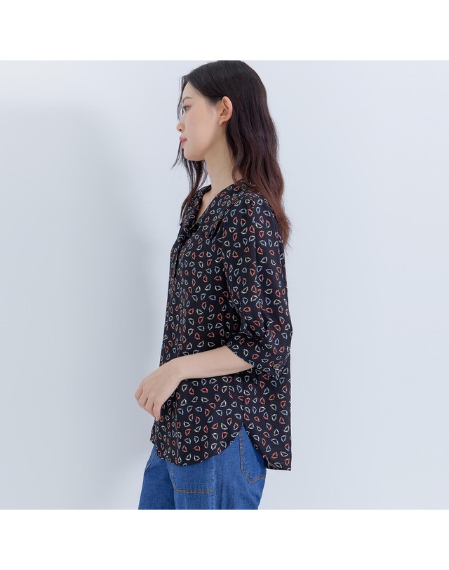 지센 도트 변형 이중 와이드 카라 블라우스 LFWSO806_BK 착용컷