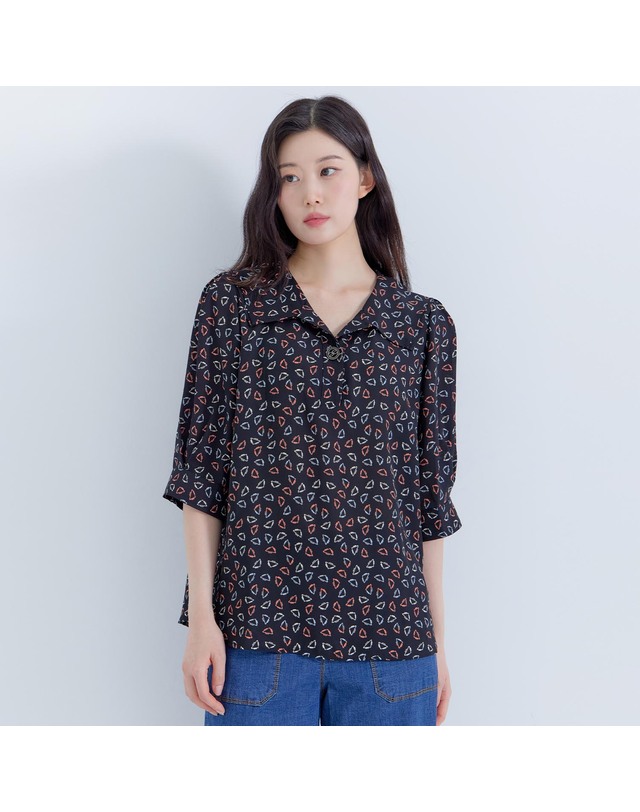 지센 도트 변형 이중 와이드 카라 블라우스 LFWSO806_BK 착용컷