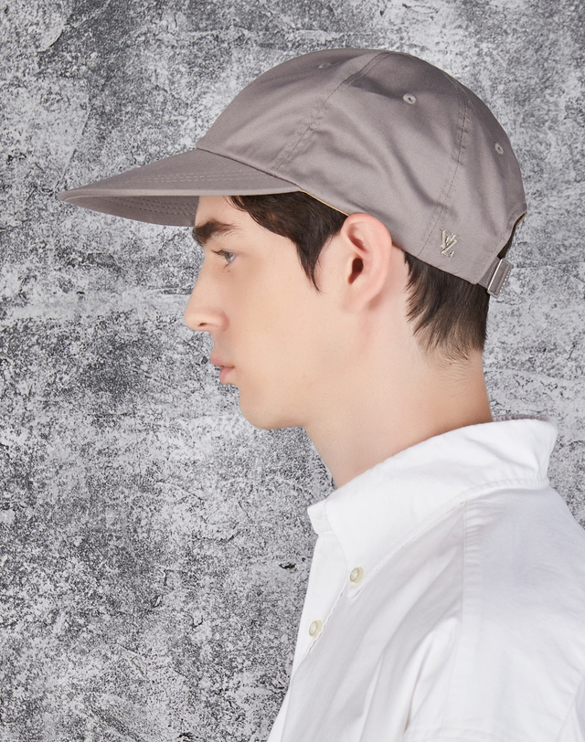바잘 [바잘] 오디너리 오버핏 코튼 볼캡 그레이 착용컷