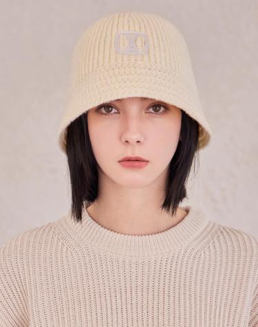 [바잘] VA 스퀘어 아플리케 니트 버킷햇 아이보리