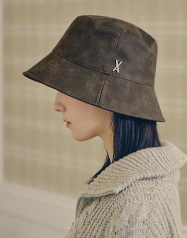 [바잘] VA 스터드 비건레더 버킷햇 카키브라운