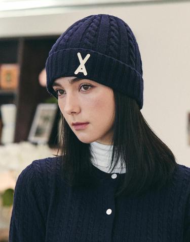 [바잘] VA 아플리케 케이블 니트 비니 네이비