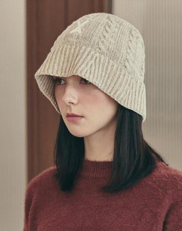 [바잘] VA 아플리케 케이블 니트 버킷햇 베이지