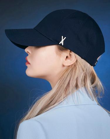 [트와이스 미나 (여자)아이들 소연 슈퍼주니어 규현 착용] [바잘] 스터드 로고 오버핏 볼캡 네이비