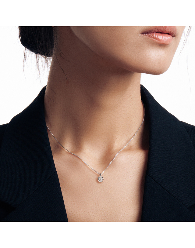 미꼬 팡테옹 0.1ct 다이아몬드 목걸이 착용컷
