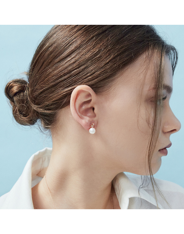 미꼬 라브르 아코야 진주 8mm 귀걸이 착용컷