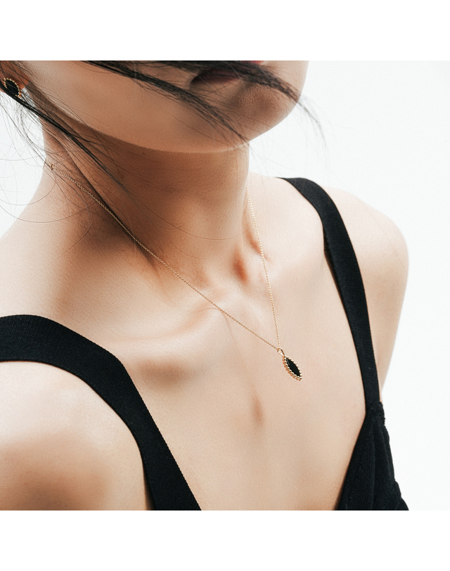 미꼬 미꼬 베스티 마퀴즈 오닉스 목걸이 네크리스 18K 착용컷