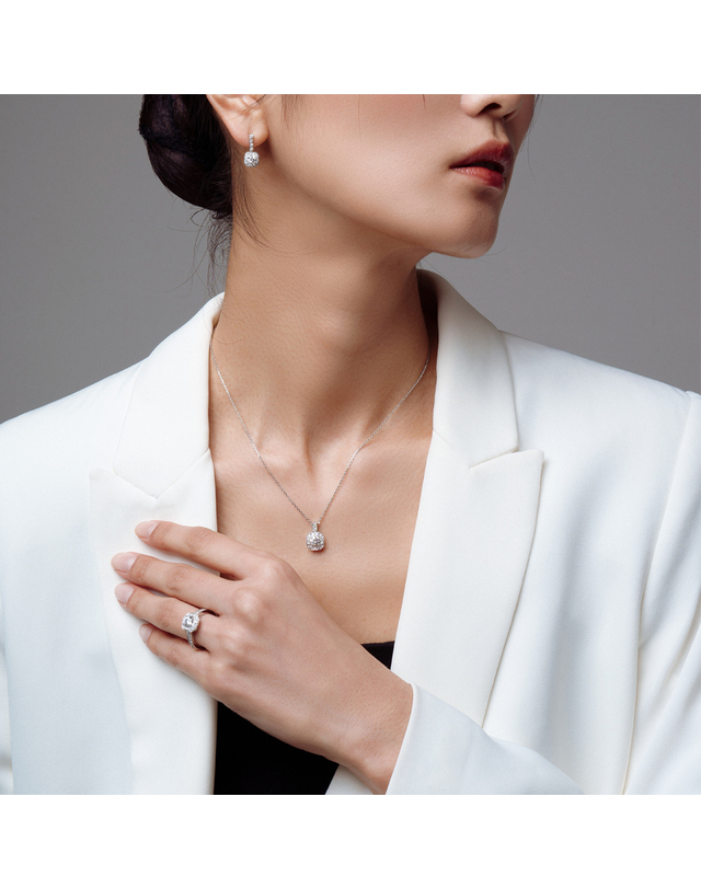 미꼬 벨라뷰 다이아몬드 목걸이 0.5ct (5부) (GIA F.VS2.3EX.NONE) 착용컷