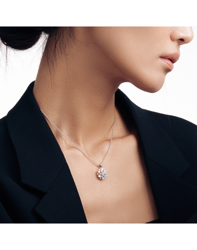 미꼬 레지나 0.5ct(5부) 다이아몬드 목걸이(GIA F.VS2.3EX.NONE) 착용컷