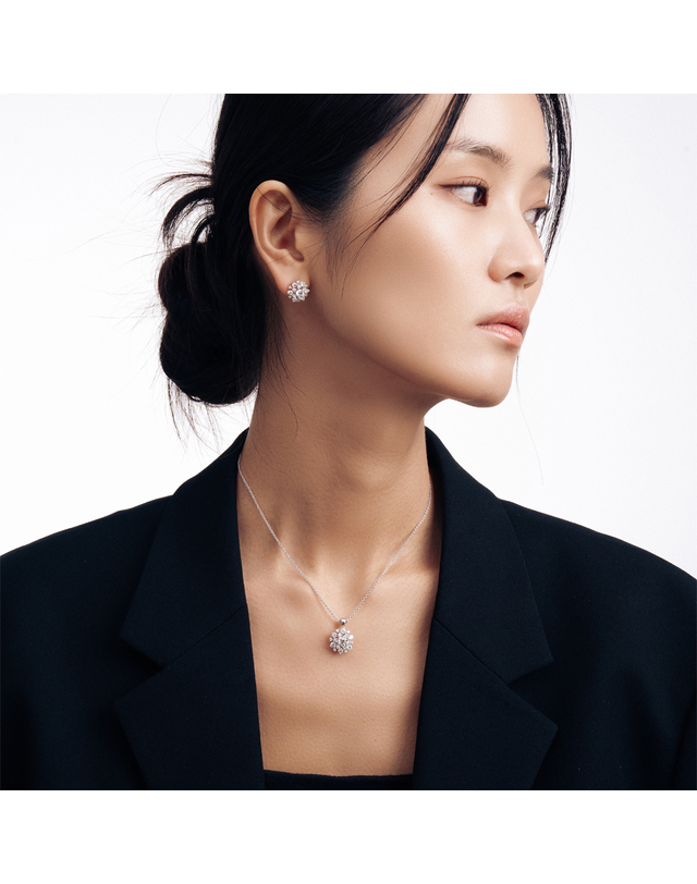 미꼬 레지나 0.5ct(5부) 다이아몬드 목걸이(GIA F.VS2.3EX.NONE) 착용컷
