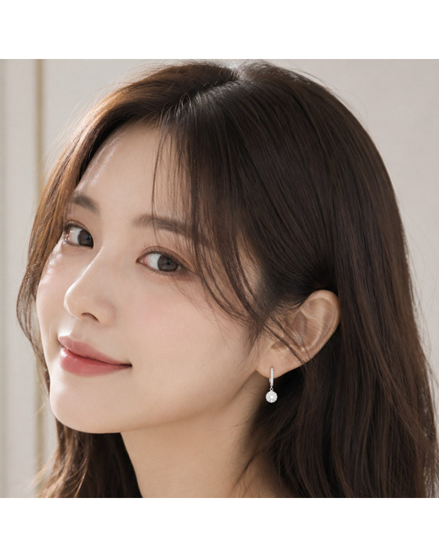 메종드쉬 메종드쉬 모이사나이트 귀걸이 랩다이아 헤일로BME026 착용컷
