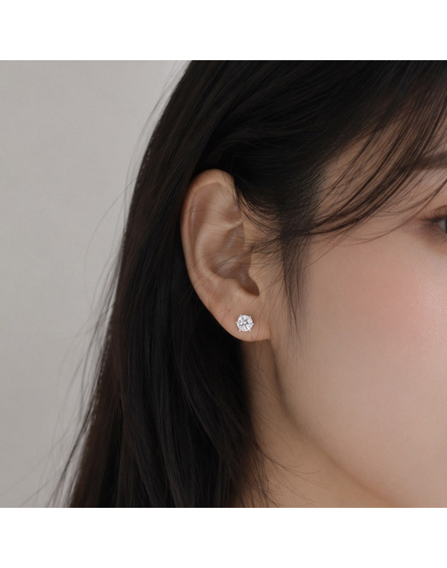 메종드쉬 메종드쉬 모이사나이트 귀걸이 랩다이아 6프롱 BME020 착용컷