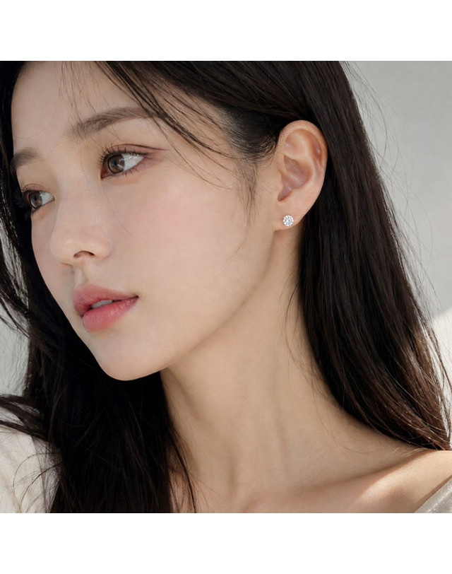 메종드쉬 메종드쉬 모이사나이트 귀걸이 랩다이아 4프롱 BME018 착용컷