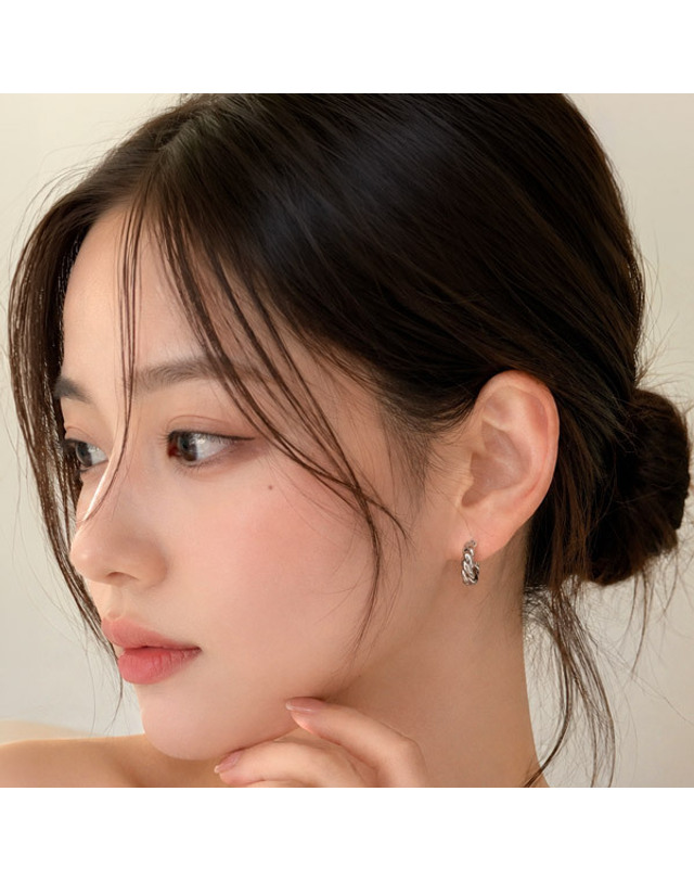 메종드쉬 메종드쉬 귀걸이 볼륨 트위스트 하프 링 C컬 BCE011 착용컷