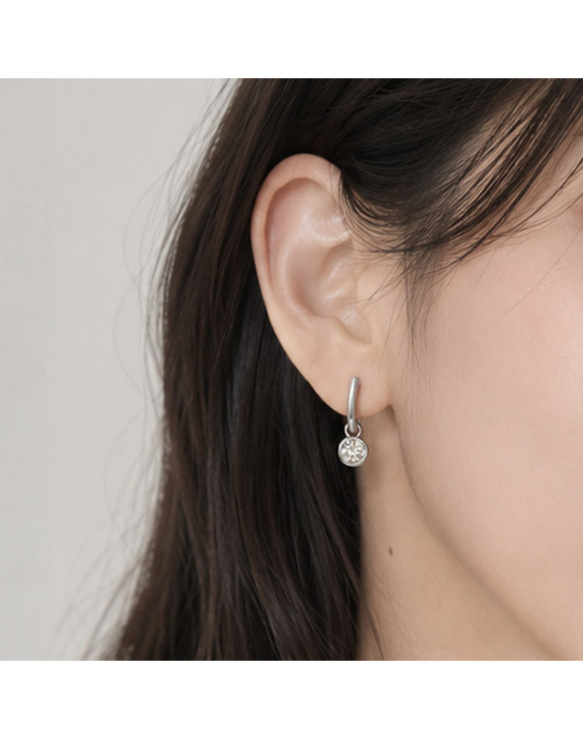 메종드쉬 메종드쉬 모이사나이트 귀걸이 랩다이아 베젤 BME031 착용컷