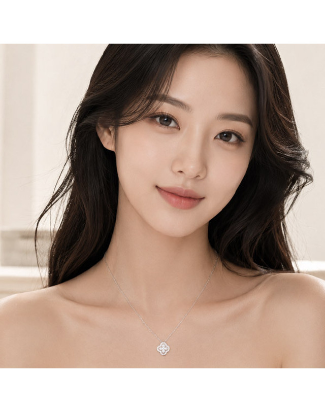 메종드쉬 메종드쉬 모이사나이트 목걸이 랩다이아 클로버BMN019 착용컷