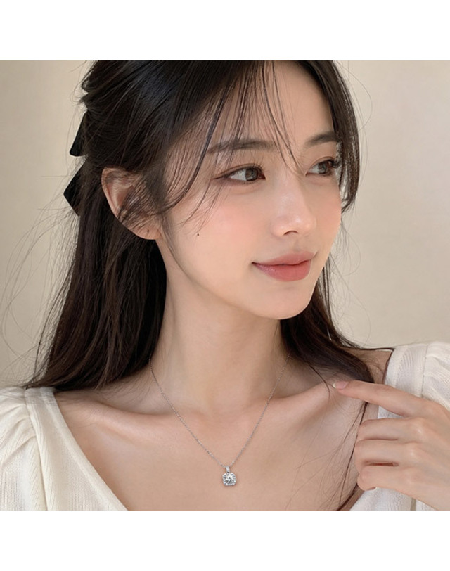 메종드쉬 메종드쉬 모이사나이트 목걸이 랩다이아 스퀘어BMN016 착용컷