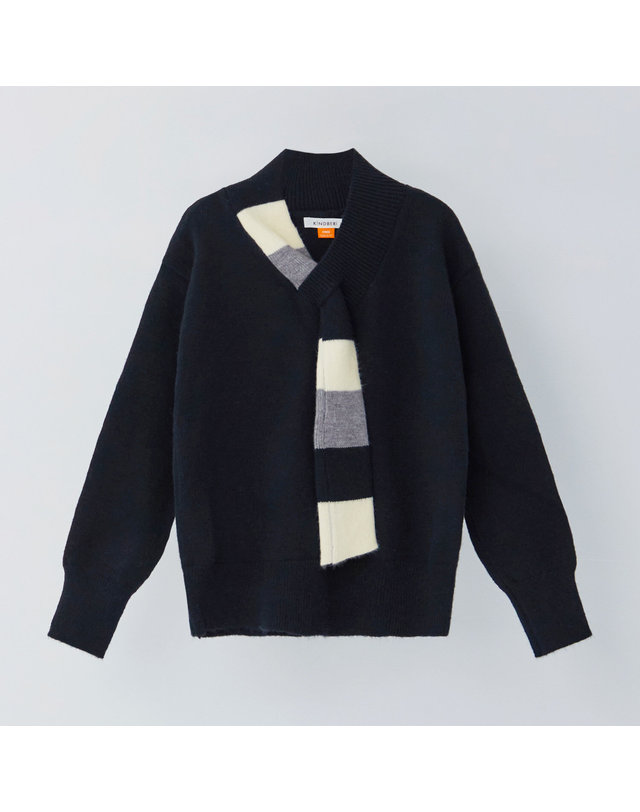 카인드베리 머플러 장식 브이넥 니트 KOKTPB05 (2colors) 착용컷