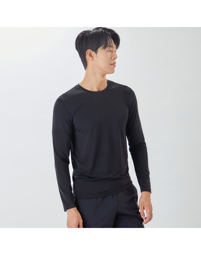 라이프로그 냉감 라운드 긴팔 티셔츠 MVTSOF62_BK 착용컷