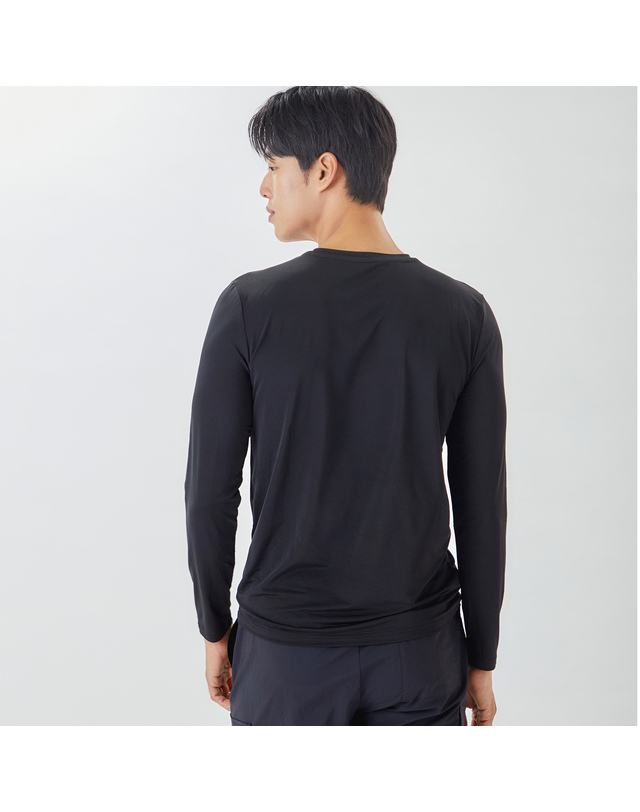 라이프로그 냉감 라운드 긴팔 티셔츠 MVTSOF62_BK 착용컷