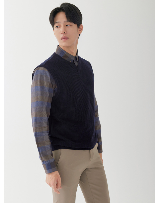 라이프로그 남성 슬릿넥 니트 베스트 MCKTO901 착용컷
