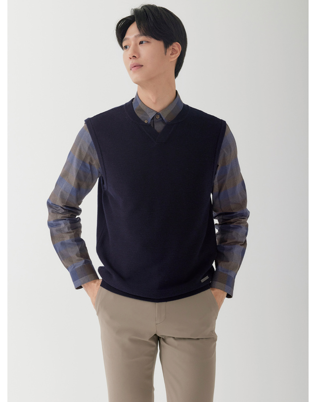 라이프로그 남성 슬릿넥 니트 베스트 MCKTO901 착용컷