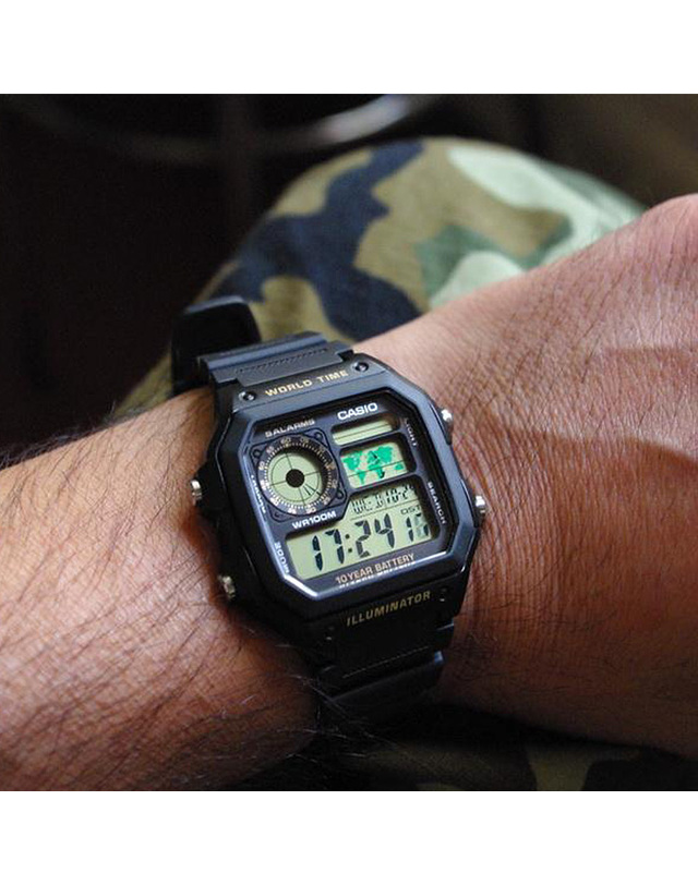 카시오 CASIO 카시오 AE-1200WH-1B 우레탄밴드 디지털 빈티지 전자시계 착용컷