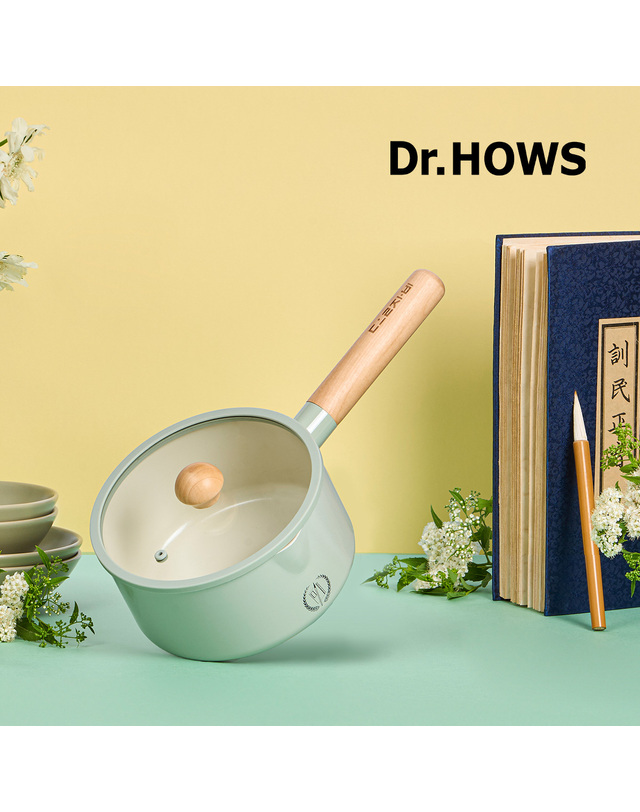 닥터하우스 닥터하우스 돌잡이 세라믹 편수냄비 18cm+뚜껑포함 5종(택1) 착용컷
