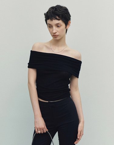 Shirring Accent Off Shoulder T-shirt (Black)