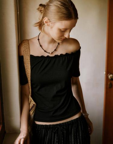 Frill Off-Shoulder Short Sleeve T-Shirt (Black)